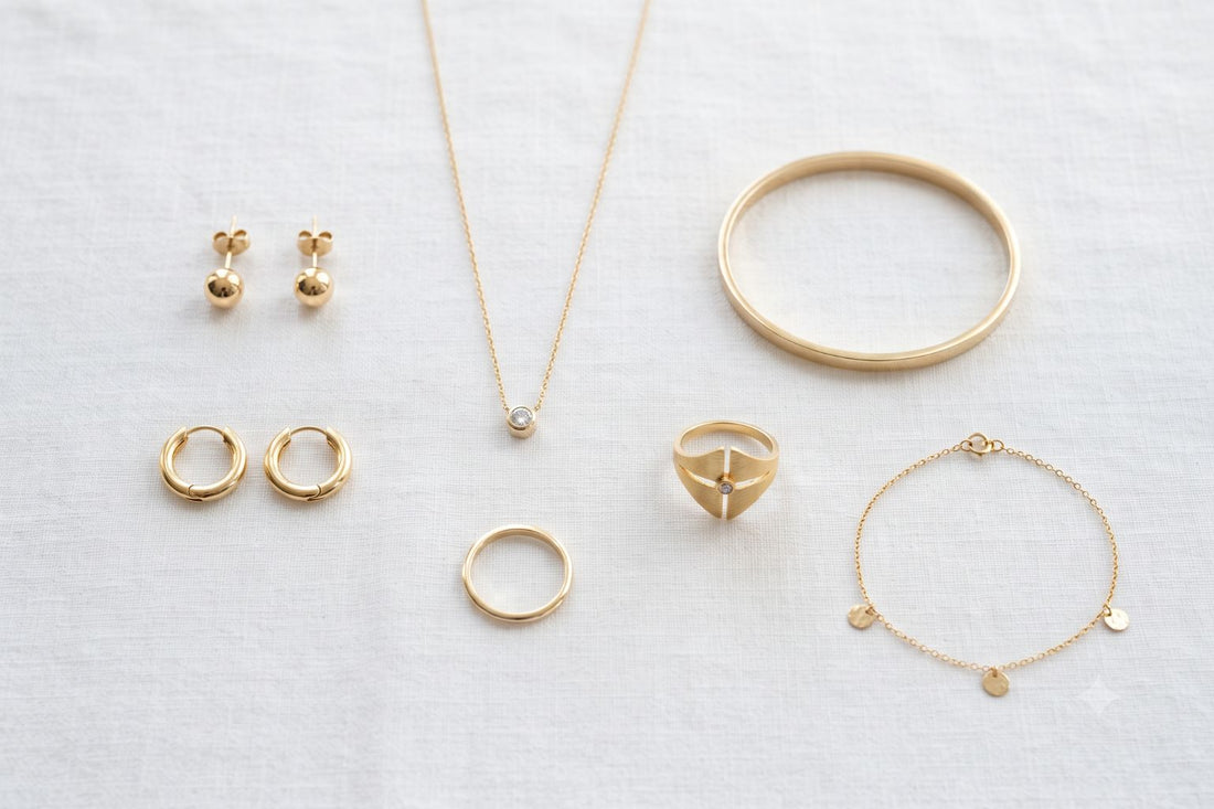 How to Build a Minimalist Jewelry Collection